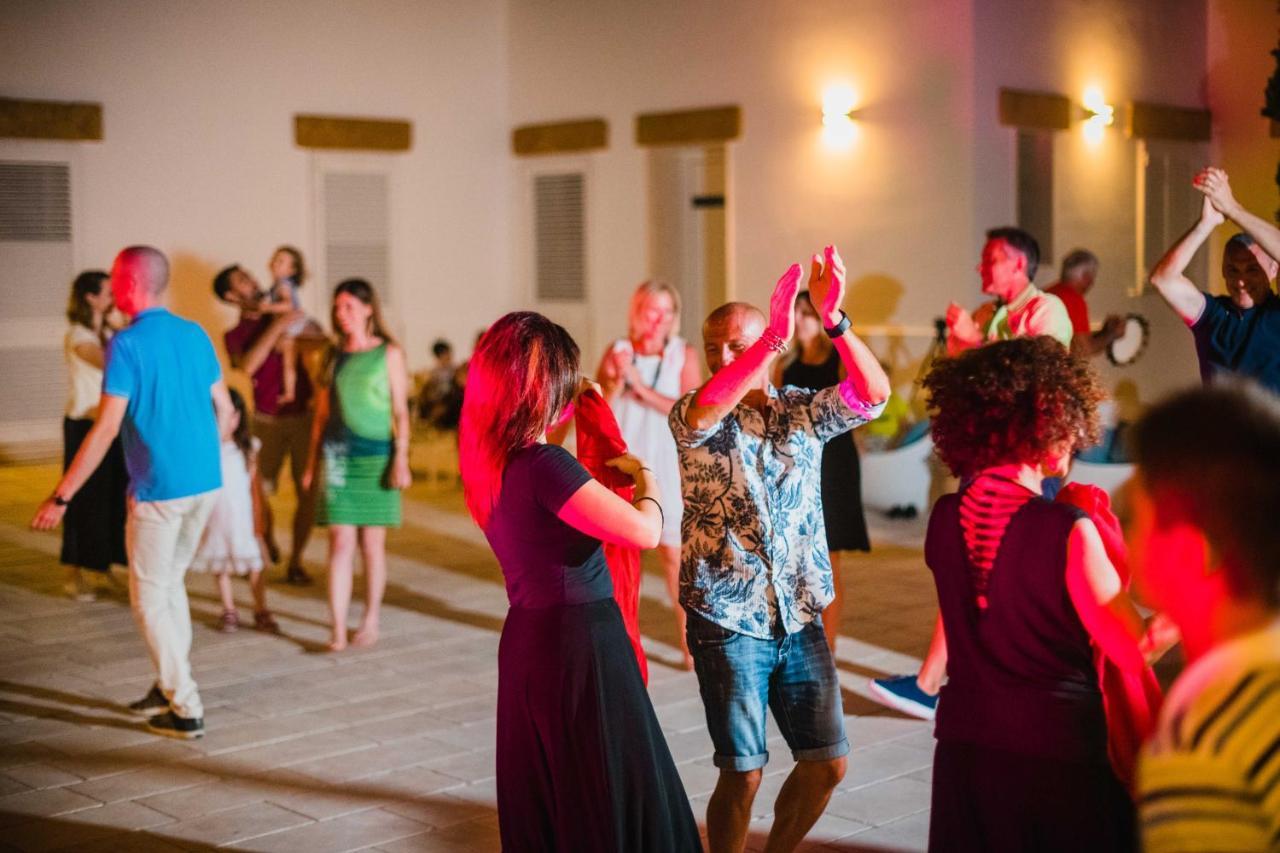 Masseria Tenuta Flora Maria เลเวราโน ภายนอก รูปภาพ